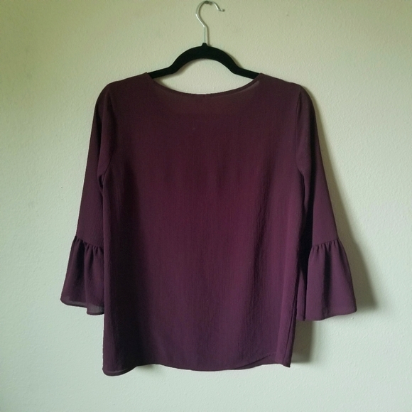 Elle Plum Bell Sleeve Blouse Size Small - Picture 2 of 8